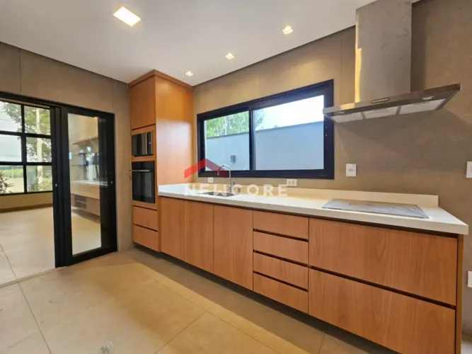 Casa de condomínio em Rua Toledo - Residencial Villa de León - Piratininga/SP