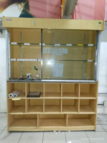 Vitrine e guarda volume 1.70×2.07