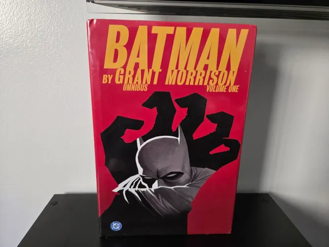 BATMAN - Por Grant Morrison (Omnibus em Inglês Lacrado)