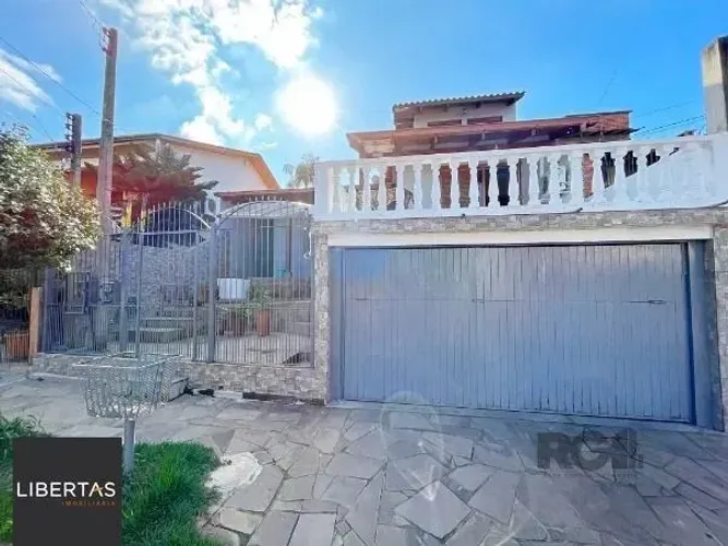 Sobrado em Porto Alegre, no bairro Vila Nova, com 3 dormitório(s), e 3 banheiros