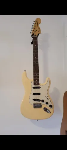 Guitarra Fender Squier
