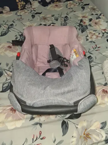 VENDE-SE BEBÊ CONFORTO COMPLETO COM A BASE USADO DUAS VEZES.  500 REAIS 