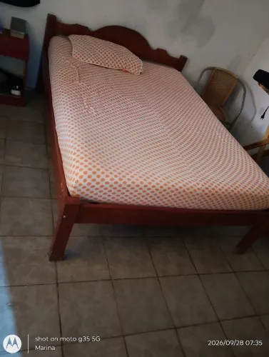 Cama de casal madeira bálsamo com colchão 