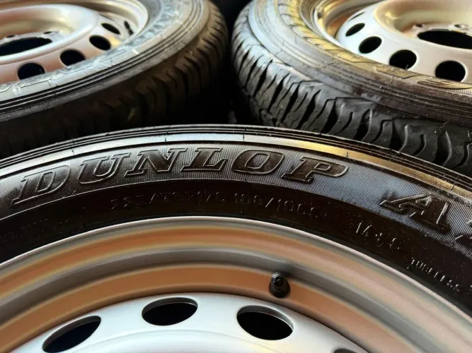 VENDO PNEUS E CALHAS NOVAS COMPLETOS 225 70 R17<br>6.000,00