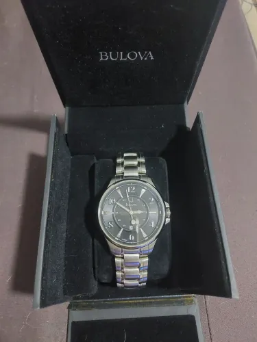 2 relogios Bulova praticamente novos, nunca usados