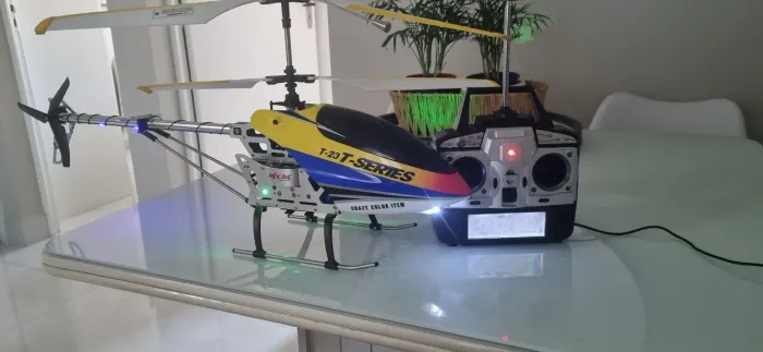 Helicóptero de rádio controle 