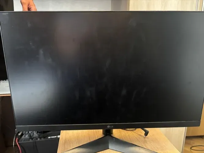 Monitor Gamer LG UltraGear 24GN60R-B IPS 144Hz 1ms Full HD | Excelente Estado