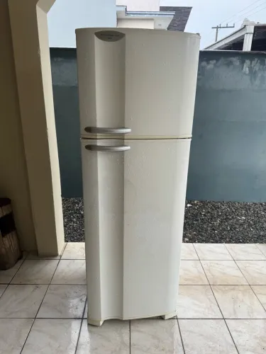 Vendo geladeira Eletrolux 