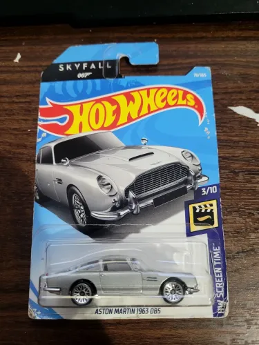 Hot wheels aston martin 007