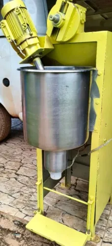 Misturador industrial/ batedor. tacho inox 30 litros funcionando perfeitamente trifásico