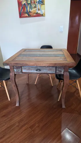 Mesa Móveis do Bem + 4 cadeiras