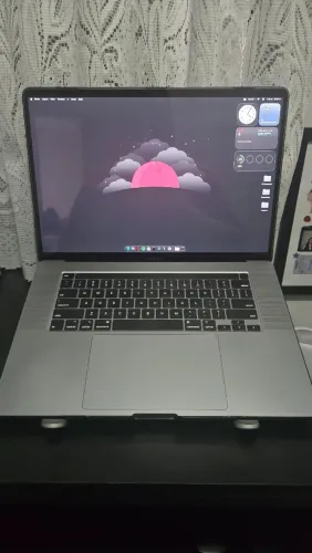 Macbook Pro 16 2019 i7 16GB 512GB