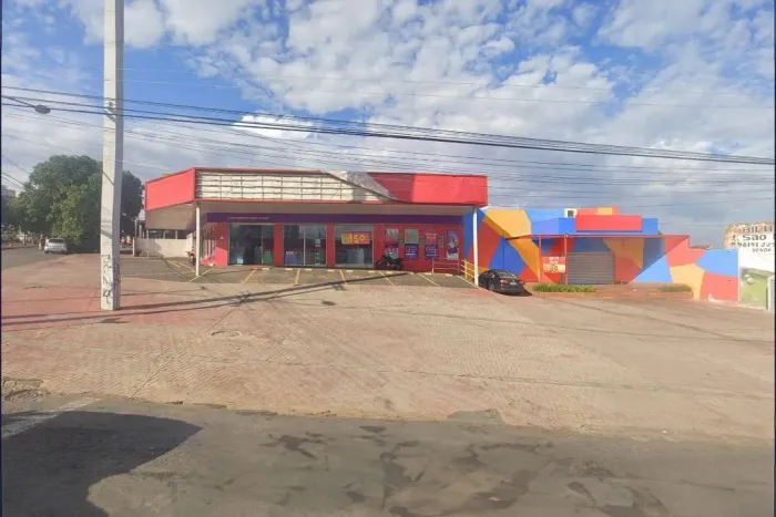 Prédio de 605 m² à venda no Panorama Parque em frente a Pão de Goiás.