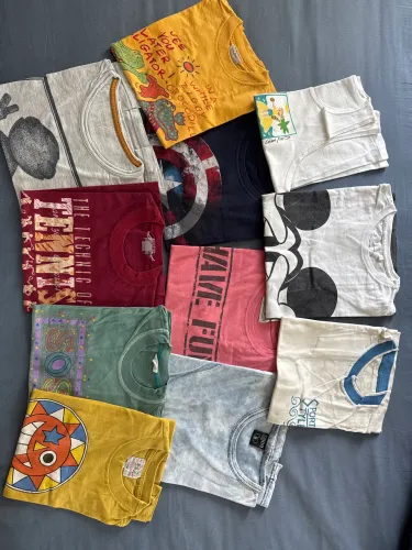 Lote camisetas média de tamanho 8 anos