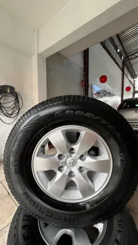 RODAS HILUX ARO 16