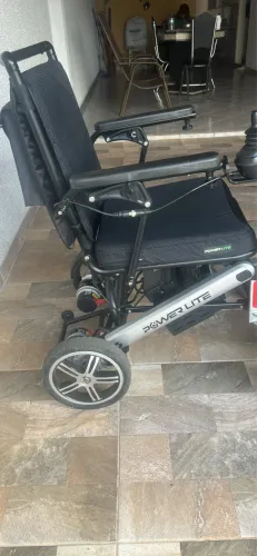 Cadeira de roda motorizada