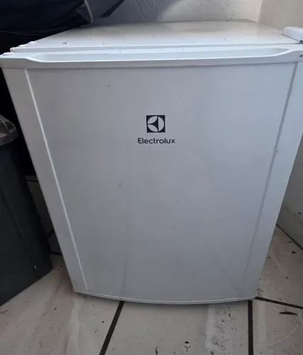 Frigobar Electrolux 79L