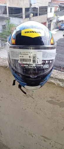 Vendendo um lindo e confortável capacete