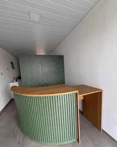 BAlCÃO + PAINEL RIPADO DE EXCENTE QUALIDADE