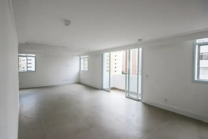 3 suites grandes sendo a suíte master com MEGA CLOSET
