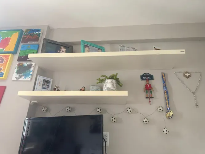 Prateleiras para quarto ou escritório 