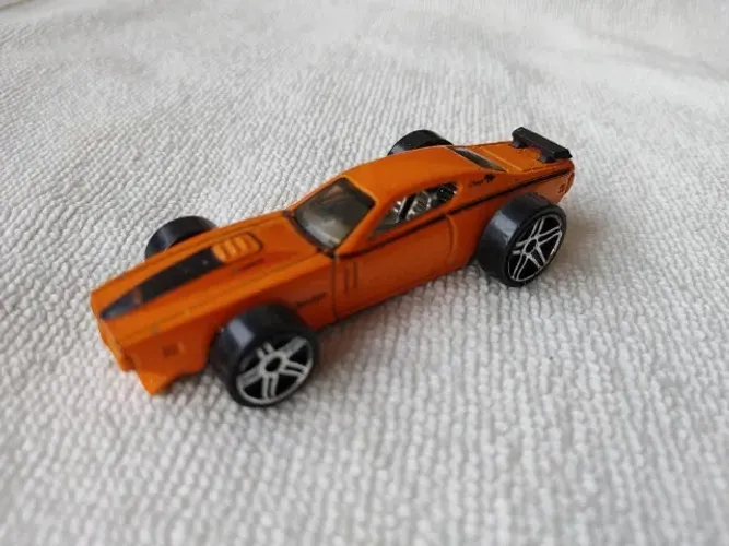 71 DODGE CHARGER TORPEDOES HOT WHEELS 1:64