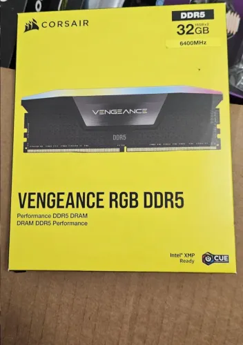 Memória RAM Corsair Vengeance RGB DDR5 32 GB (2x16 GB) 6400 MHz RGB - Excelente Estado