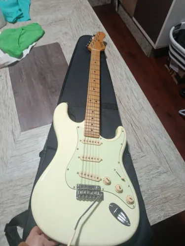 Guitarra Tagima T635 Olympic White 