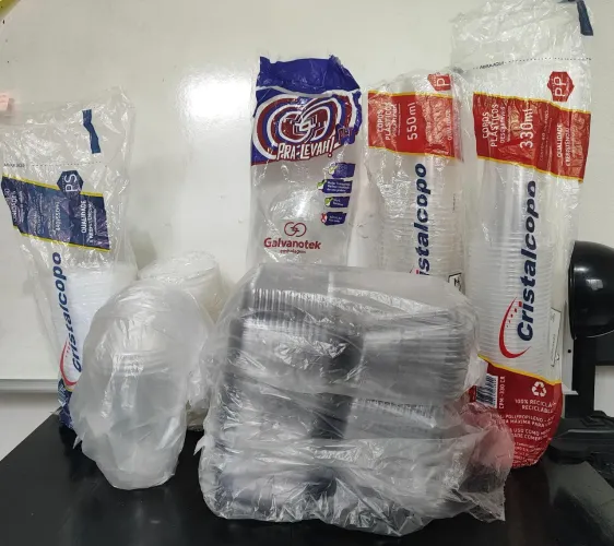 Embalagens de doce, açaí e copo da felicidade