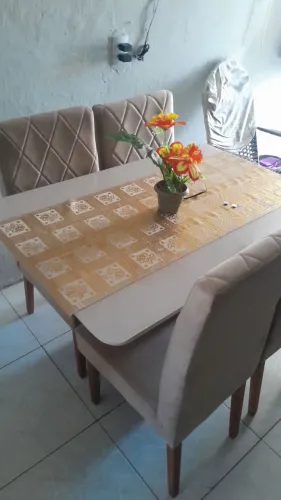 Mesa nova 2 meses de uso 4 cadeiras