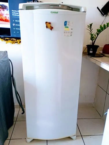 Geladeira Consul Frost Free funcionando perfeitamente vem conservada