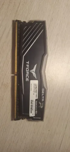  Memória RAM 8GB DDR4 T-Force Delta RGB 