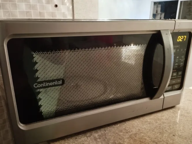 Micro-ondas Continental Prata 34 Litros com Função Descongelar 