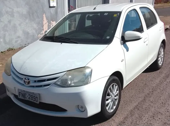 Toyota Etios X 1.3 Flex 16V 5P Mec. 2014