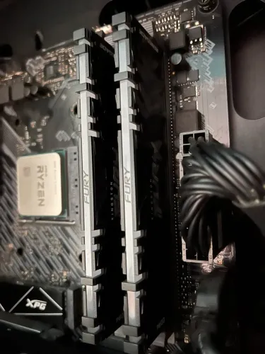 Memória RAM Kingston Fury Renegade RGB 16GB (2x8GB) 3600MHz CL16 DDR4 - Com Caixa Original