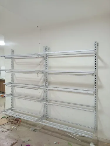 Gondolas de parede branco com prateleiras em vidro