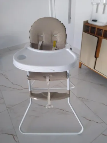 Vendo Linda ?Cadeira para alimentação infantil em excelente estado e ótimo preço