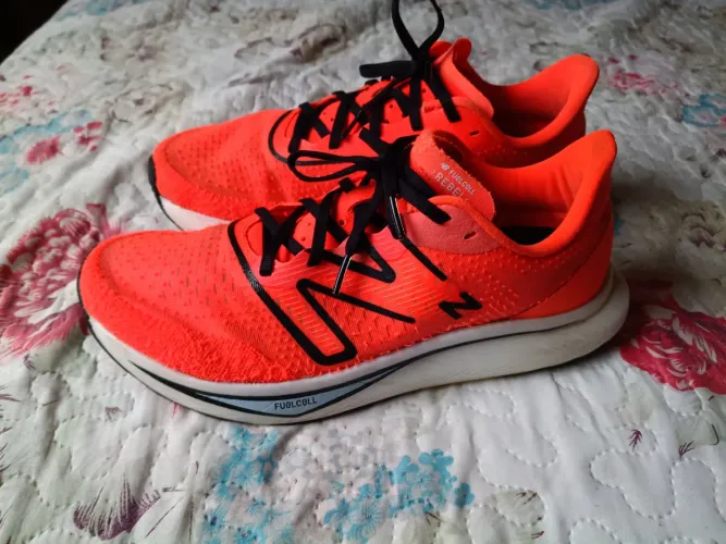 Tênis New Balance Fuelcell 41