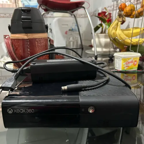 Xbox 360 E Original + Fonte e Cabos