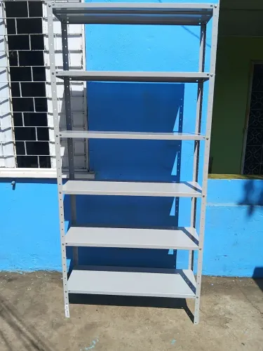 Estantes de aço 030 na cor cinza