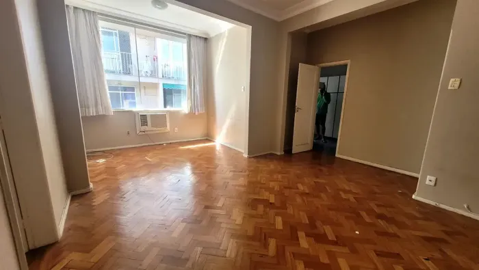 Compra e Venda - 03 Quartos - 96 m² - 01 Vaga - Rio Comprido