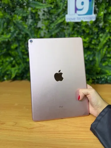 iPad Pro (10,5?) Wi-Fi   1° geração 2017   A1701  Processador: Apple A10X Fusion 