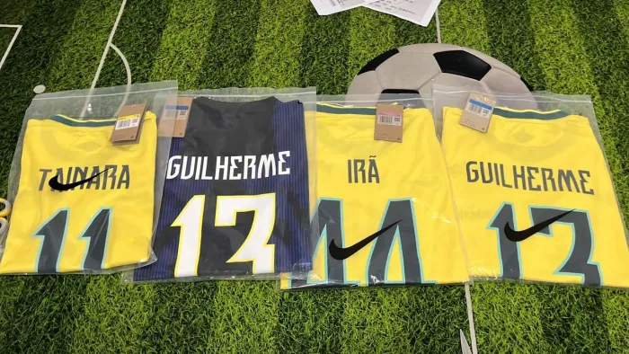 Camisa de todos os times e seleções disponíveis para pedido.