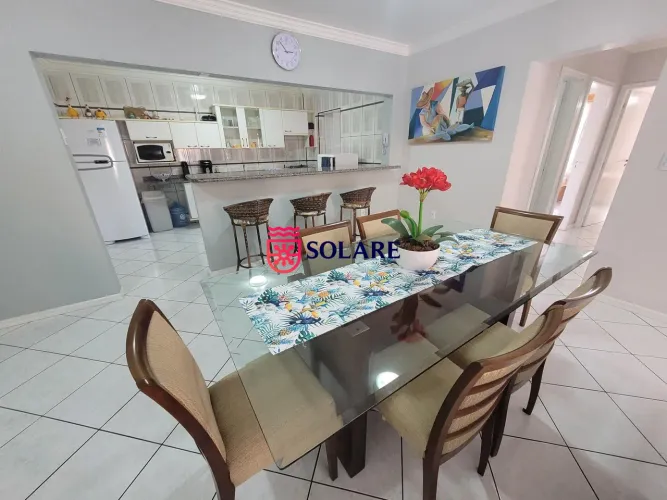 Apartamento 03 dormitórios, 50m do mar para 9 pessoas