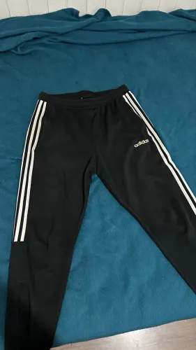 Calça de treino Adidas com bolso ziper