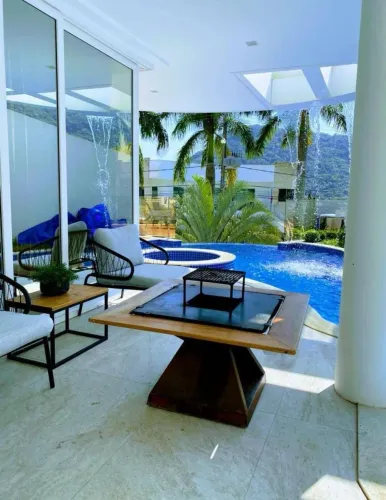 CONDOMÍNIO BELLA VISTA RESIDENCE CLUB - CASA MOBILIADA COM 04 SUÍTES EM BALNEÁRIO CAMBORIÚ