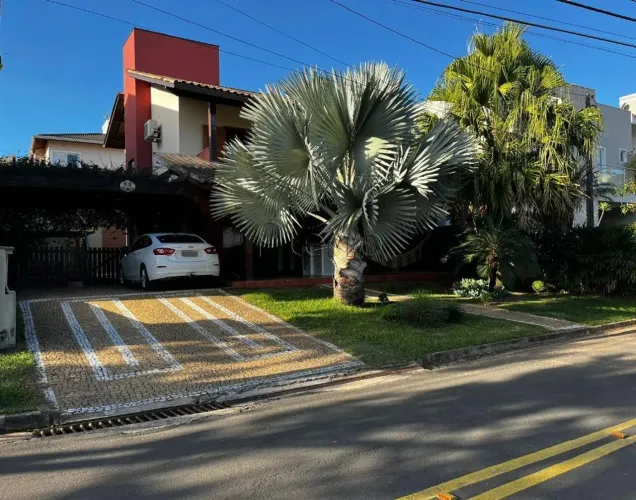 Sobrado à venda em Valinhos, Condominio Vivenda das Quaresmeiras, com 3 quartos, com 230 m