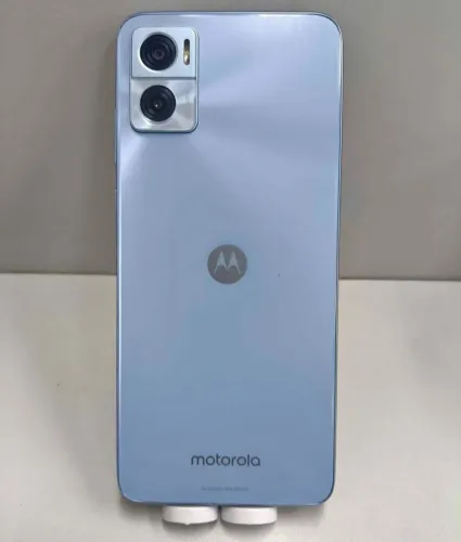 Celular moto e 22 acompanha carregador