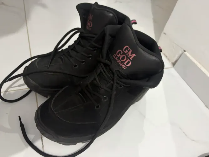 Coturno feminino