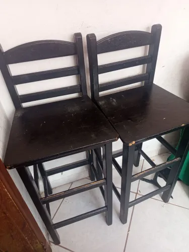 Vendo duas mesas altas bom para bares lanchonete